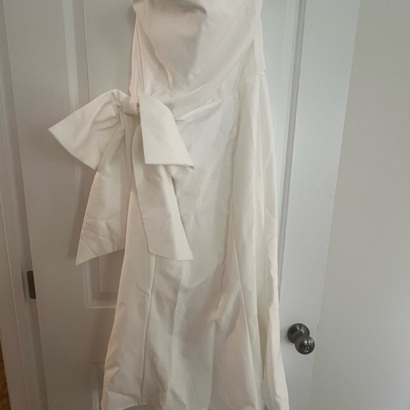 CLUB LONDON WHITE BANDEAU MIDI DRESS WITH OVERSIZED BOW - Picture 3 of 5